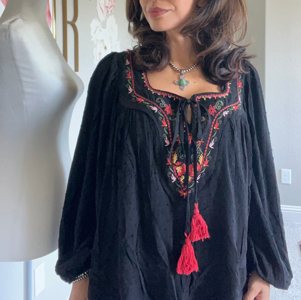 Las Flores Embroidered Blouse